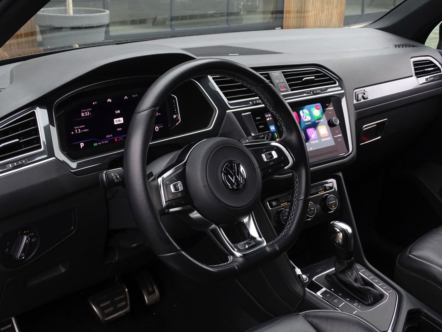 Volkswagen Tiguan 1.5 TSI 150PK automaat / Highline / R-line / LED *NAP*