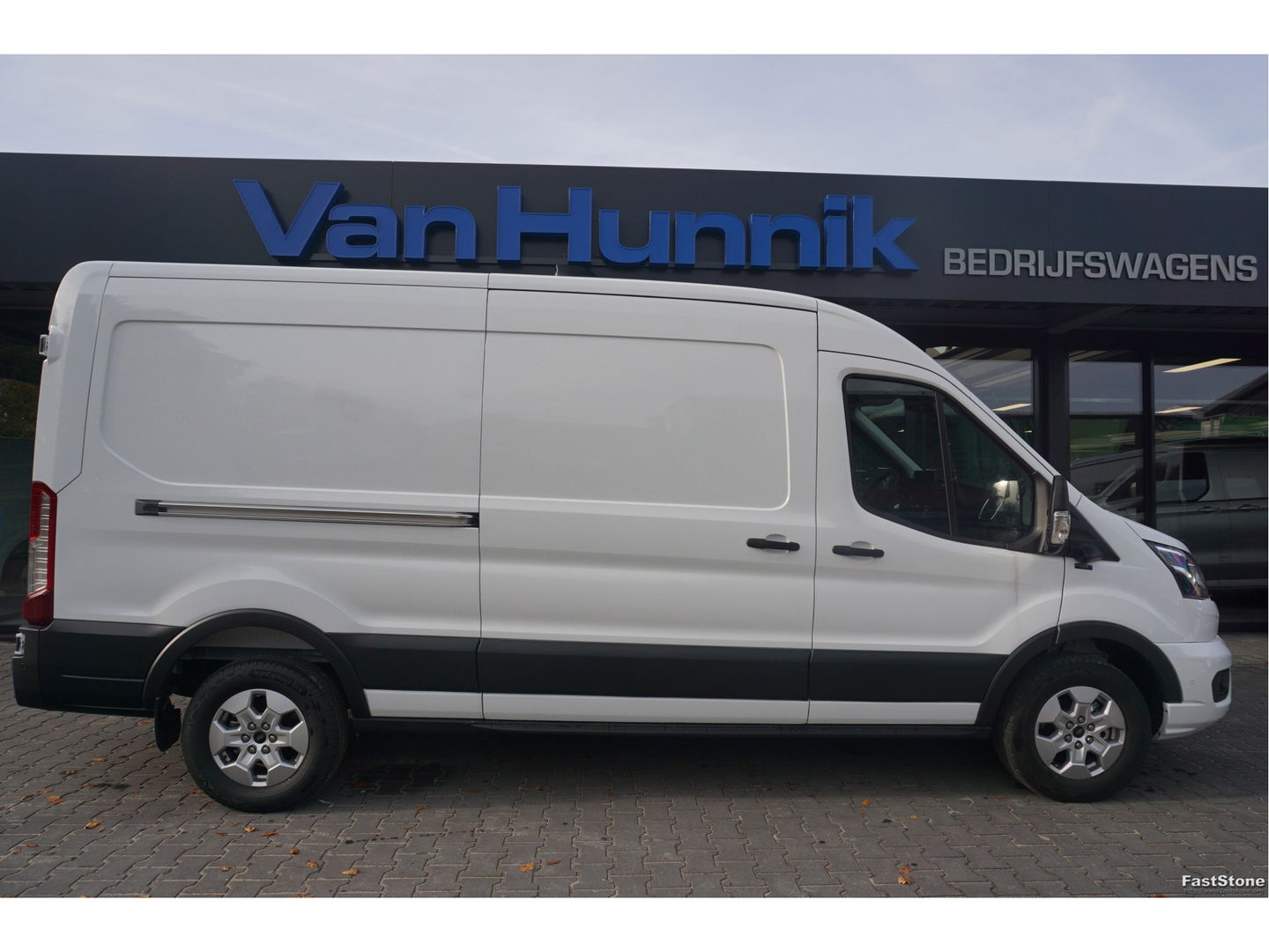 Ford Transit 350L L3H2 Limited AUT-10 RWD 165PK BPM VRIJ 3.5T Trekhaak, Navi, Adap. Cruise, 360° Cam!! NR. A191