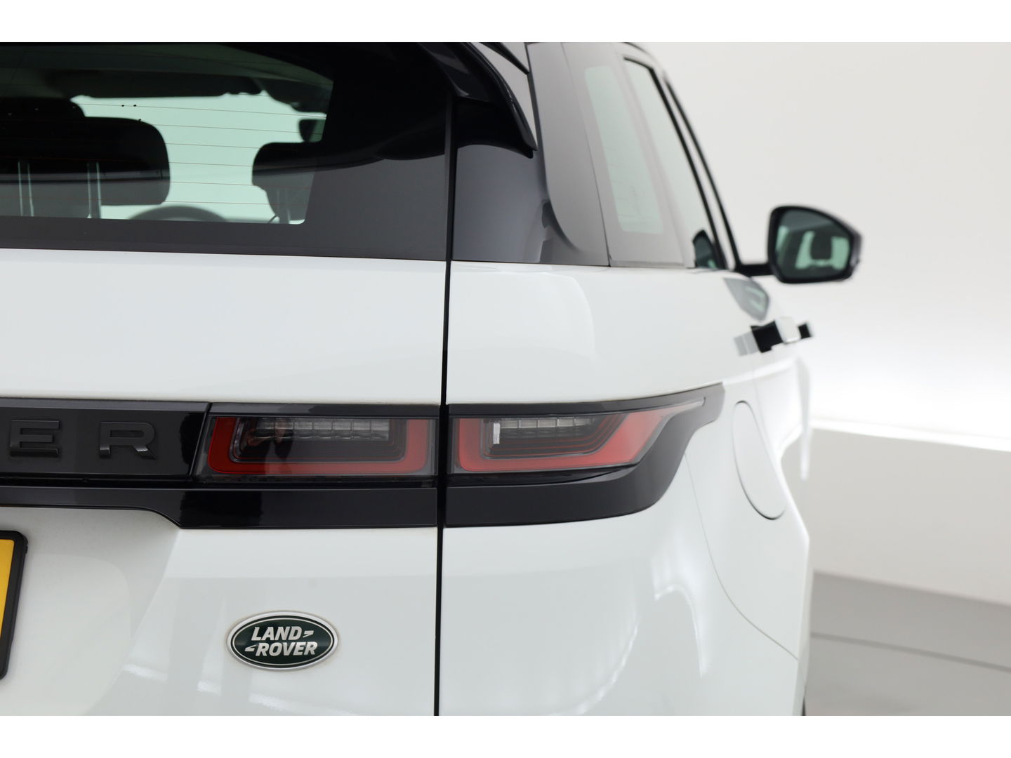 Land Rover Range Rover Evoque 1.5 P300e AWD S | Afn. Trekhaak | 20'' | 360cam | Stoel- Stuurverw. | Dodehoekdet. | Apple CarPlay