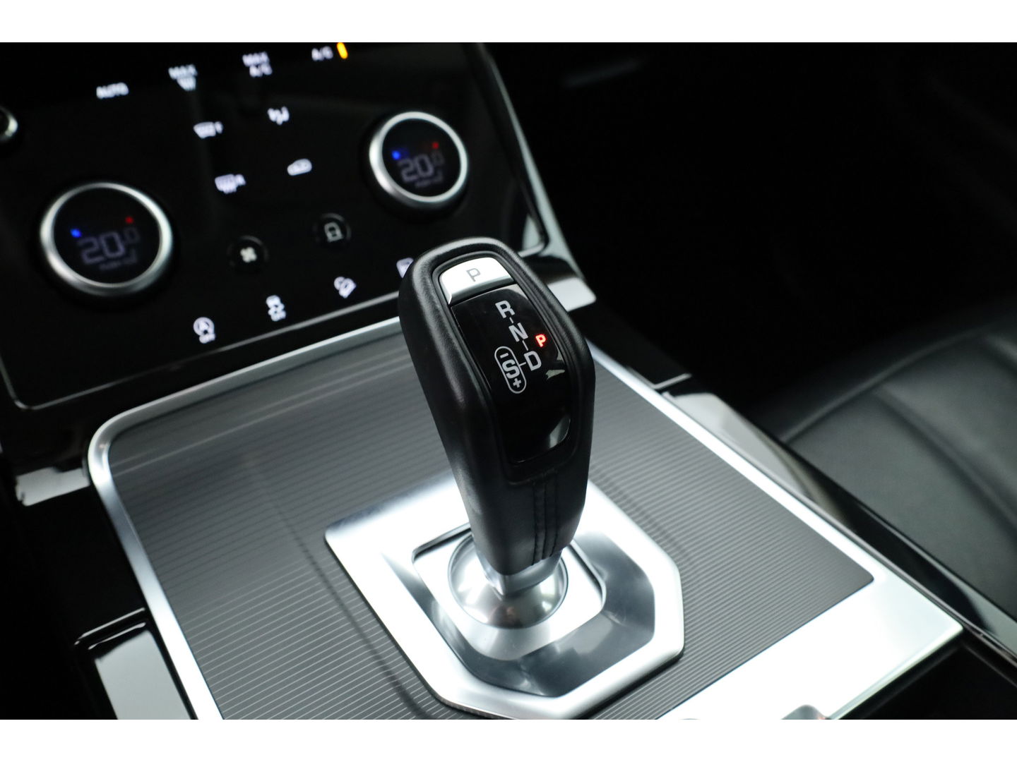 Land Rover Range Rover Evoque 1.5 P300e AWD S | Afn. Trekhaak | 20'' | 360cam | Stoel- Stuurverw. | Dodehoekdet. | Apple CarPlay