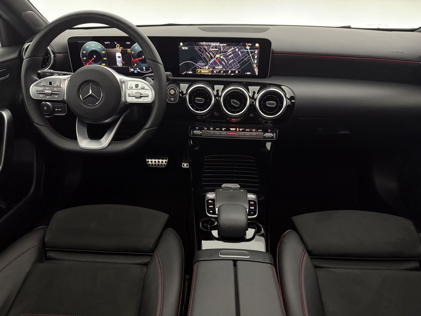 Mercedes-Benz A-Klasse 200 AMG | Pano | Virtual | Camera | LED | Parkeersens. | NAP