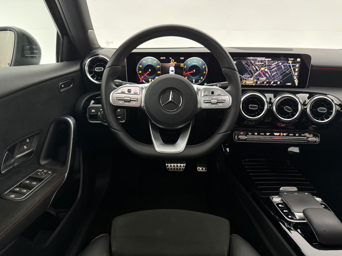 Mercedes-Benz A-Klasse 200 AMG | Pano | Virtual | Camera | LED | Parkeersens. | NAP