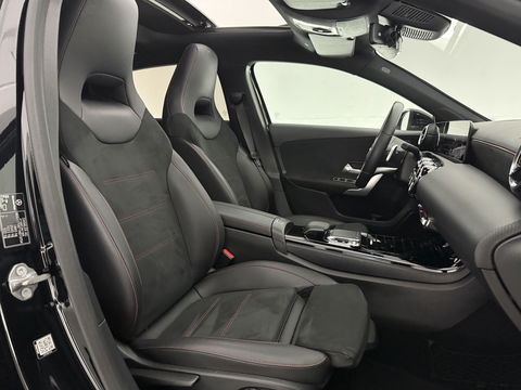 Mercedes-Benz A-Klasse 200 AMG | Pano | Virtual | Camera | LED | Parkeersens. | NAP