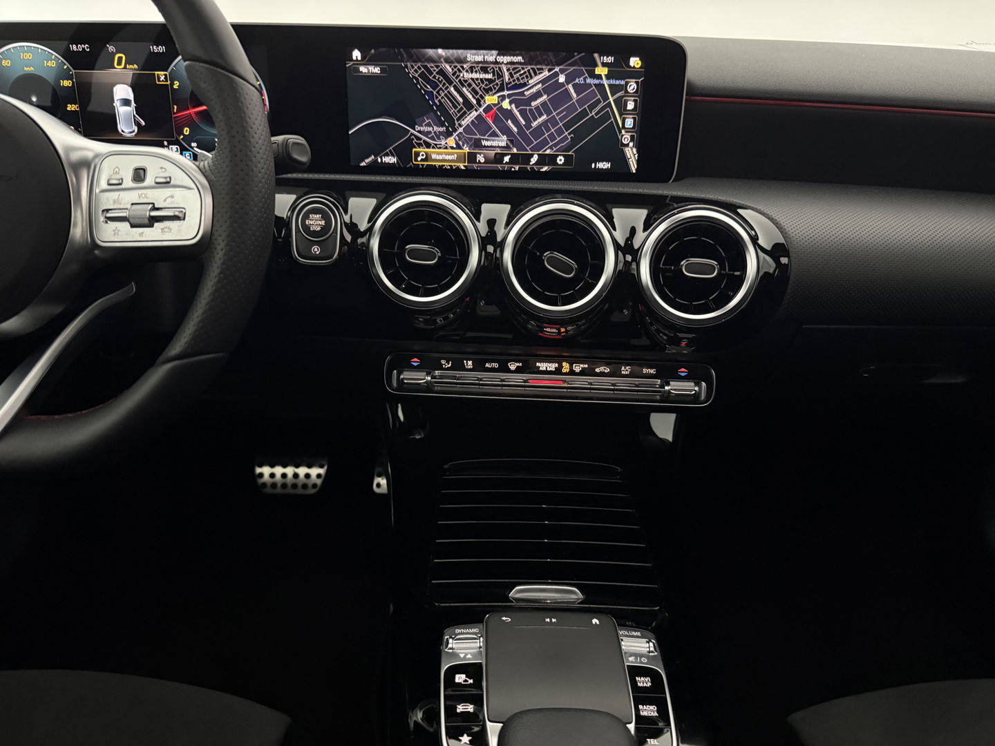 Mercedes-Benz A-Klasse 200 AMG | Pano | Virtual | Camera | LED | Parkeersens. | NAP