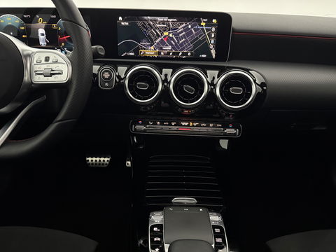 Mercedes-Benz A-Klasse 200 AMG | Pano | Virtual | Camera | LED | Parkeersens. | NAP