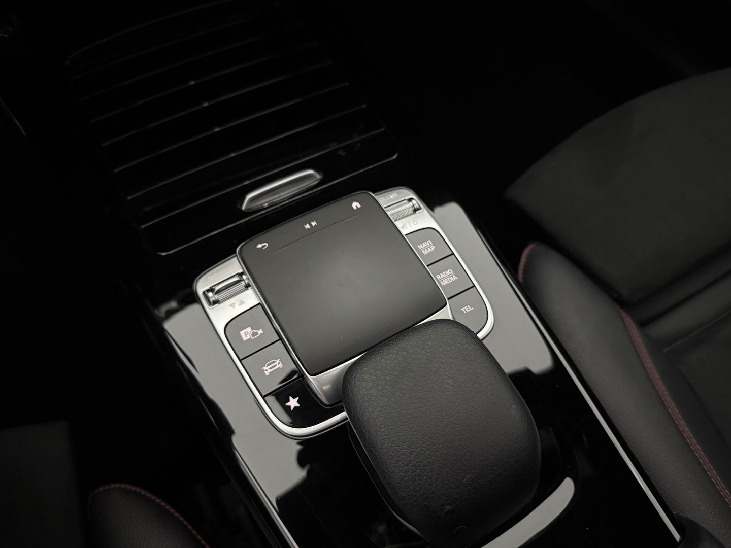 Mercedes-Benz A-Klasse 200 AMG | Pano | Virtual | Camera | LED | Parkeersens. | NAP