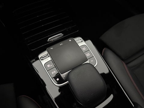 Mercedes-Benz A-Klasse 200 AMG | Pano | Virtual | Camera | LED | Parkeersens. | NAP