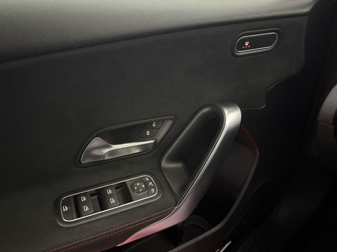 Mercedes-Benz A-Klasse 200 AMG | Pano | Virtual | Camera | LED | Parkeersens. | NAP