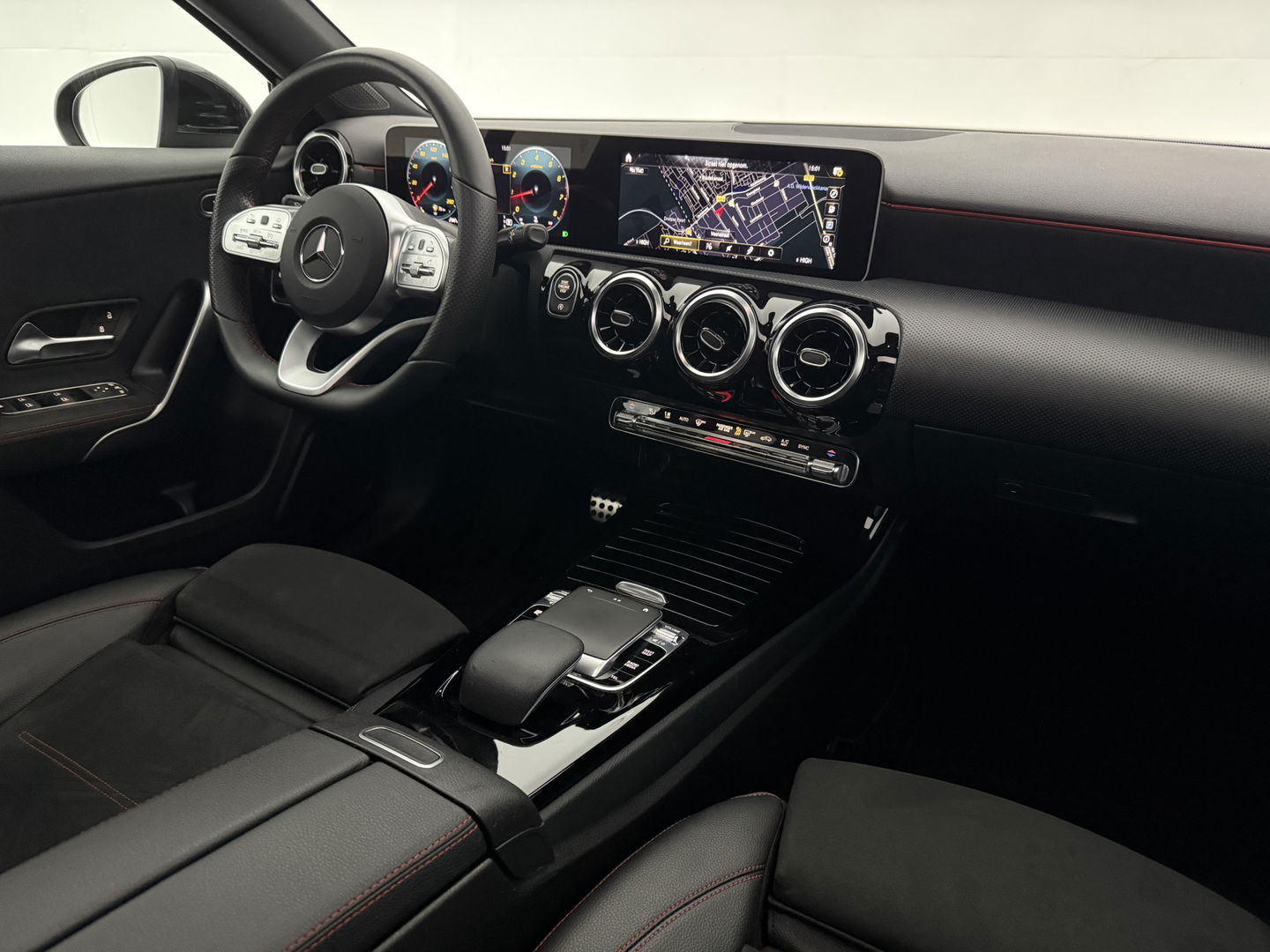 Mercedes-Benz A-Klasse 200 AMG | Pano | Virtual | Camera | LED | Parkeersens. | NAP