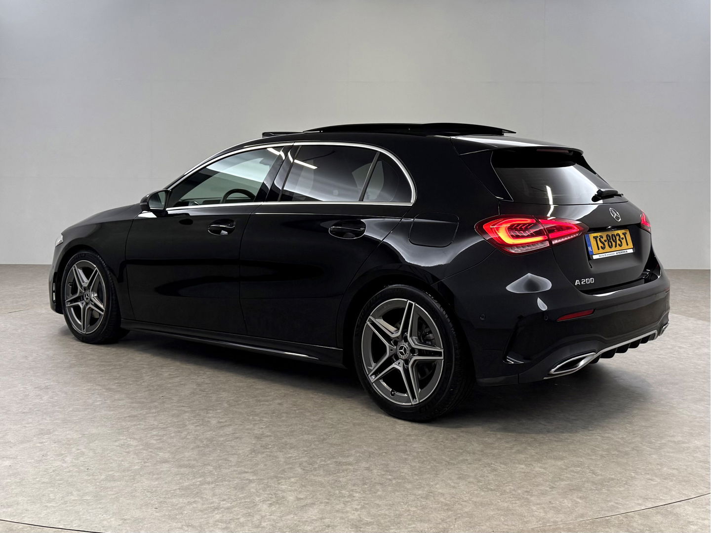 Mercedes-Benz A-Klasse 200 AMG | Pano | Virtual | Camera | LED | Parkeersens. | NAP