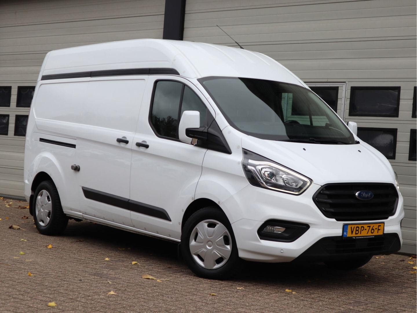 Ford Transit Custom 2.0 TDCI 105 pk Euro 6 L2H2 Sortimo Inrichting - Omvormer 220V - Trekhaak - Camera