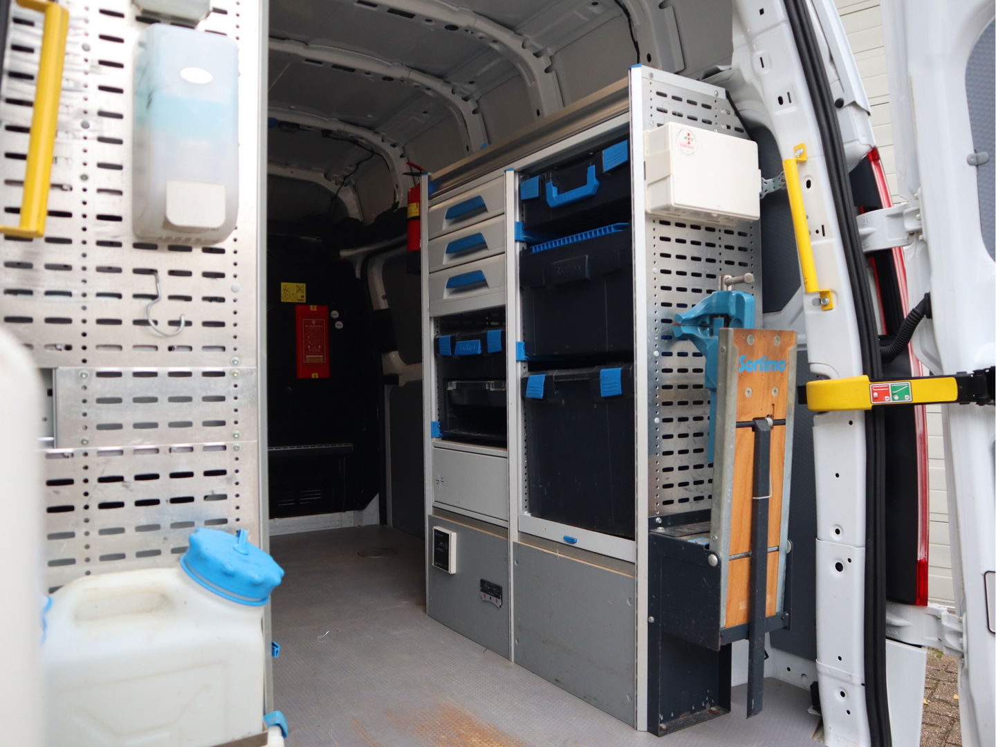 Ford Transit Custom 2.0 TDCI 105 pk Euro 6 L2H2 Sortimo Inrichting - Omvormer 220V - Trekhaak - Camera