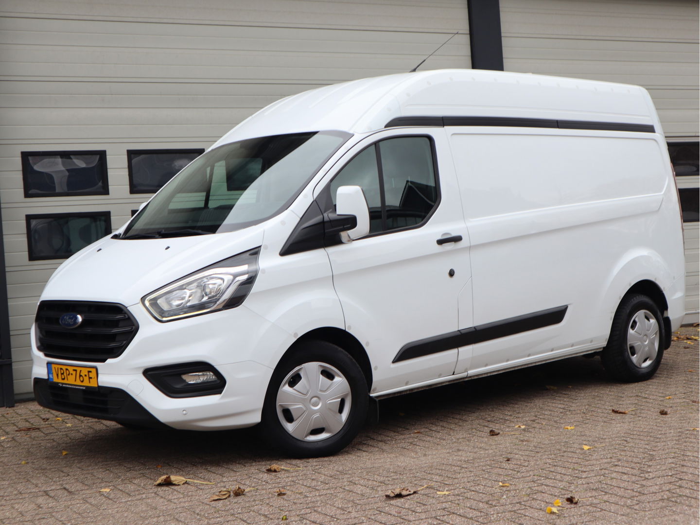 Ford Transit Custom 2.0 TDCI 105 pk Euro 6 L2H2 Sortimo Inrichting - Omvormer 220V - Trekhaak - Camera