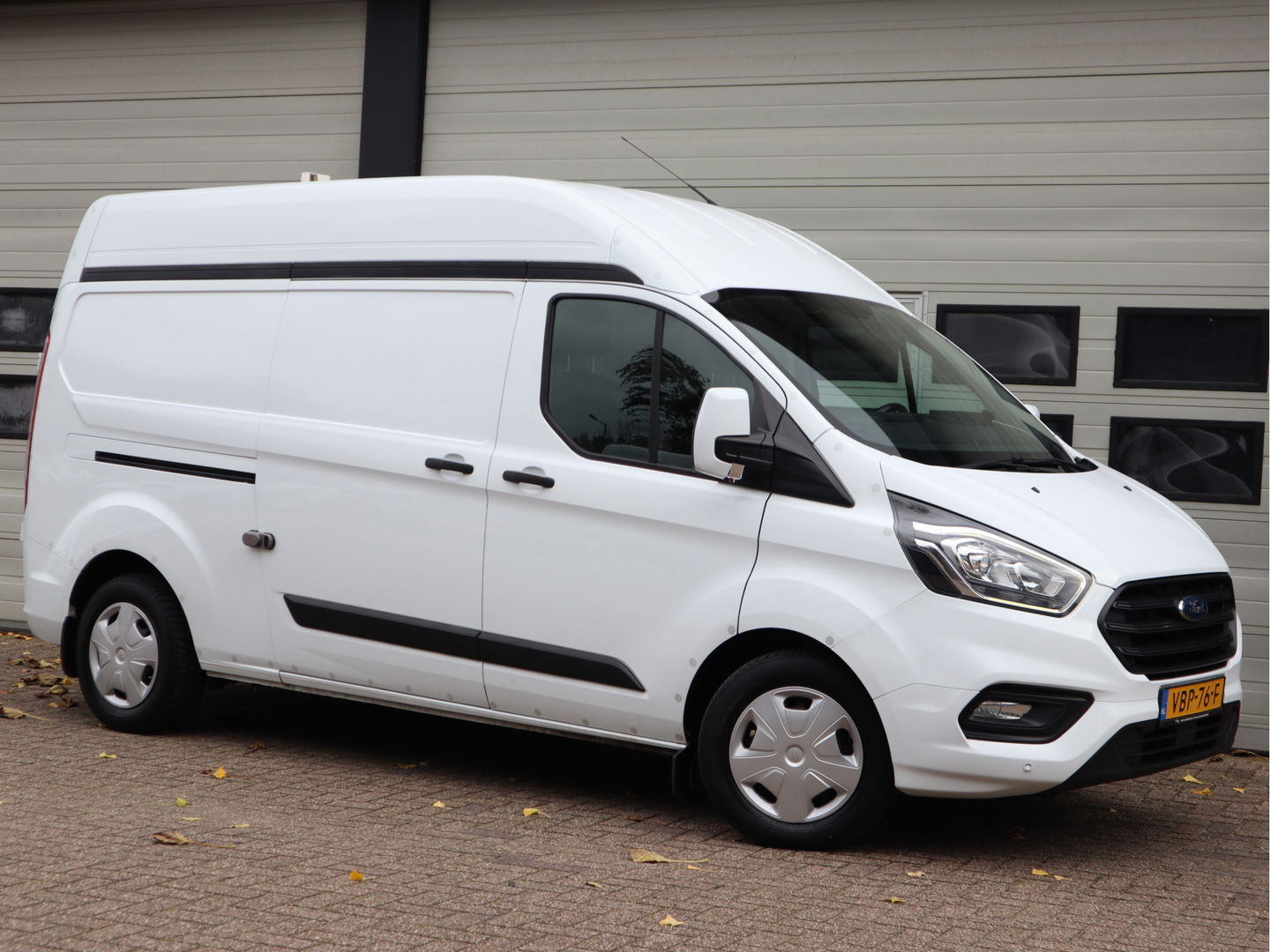 Ford Transit Custom 2.0 TDCI 105 pk Euro 6 L2H2 Sortimo Inrichting - Omvormer 220V - Trekhaak - Camera