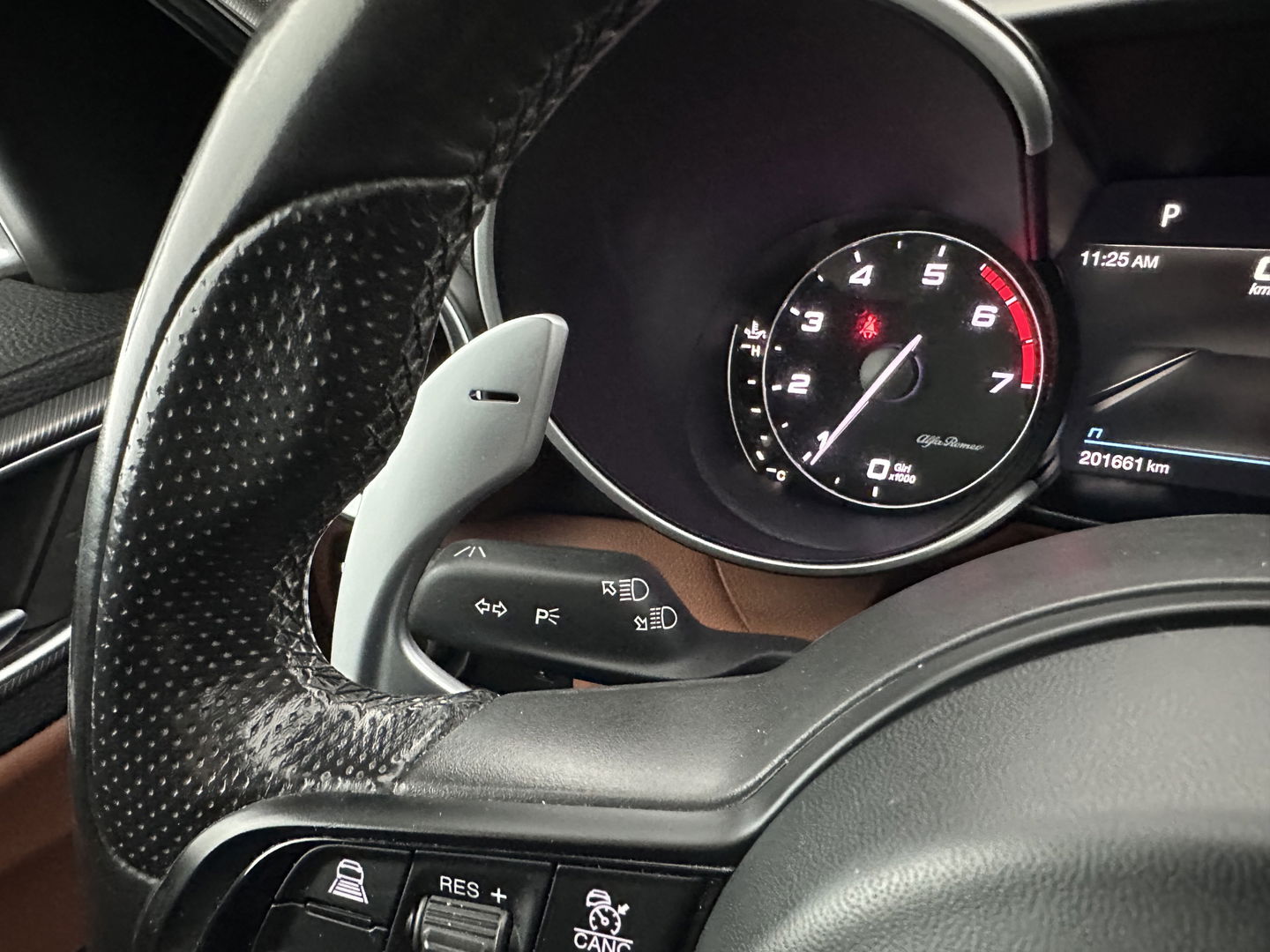 Alfa Romeo Giulia 2.0T Sprint (INCL.BTW) Aut. *PANO | LEATHER-FABRIC | XENON | ADAPTIVE-CRUISE | BLIND-SPOT | SPORTSEATS | CAMERA | NAVI-FULLMAP | DAB+ | SHIFT-PADDLES | PRIVACY-GLASS | ECC | 18"ALU*