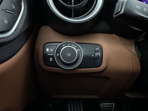 Alfa Romeo Giulia 2.0T Sprint (INCL.BTW) Aut. *PANO | LEATHER-FABRIC | XENON | ADAPTIVE-CRUISE | BLIND-SPOT | SPORTSEATS | CAMERA | NAVI-FULLMAP | DAB+ | SHIFT-PADDLES | PRIVACY-GLASS | ECC | 18"ALU*