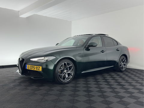 Alfa Romeo Giulia 2.0T Sprint (INCL.BTW) Aut. *PANO | LEATHER-FABRIC | XENON | ADAPTIVE-CRUISE | BLIND-SPOT | SPORTSEATS | CAMERA | NAVI-FULLMAP | DAB+ | SHIFT-PADDLES | PRIVACY-GLASS | ECC | 18"ALU*