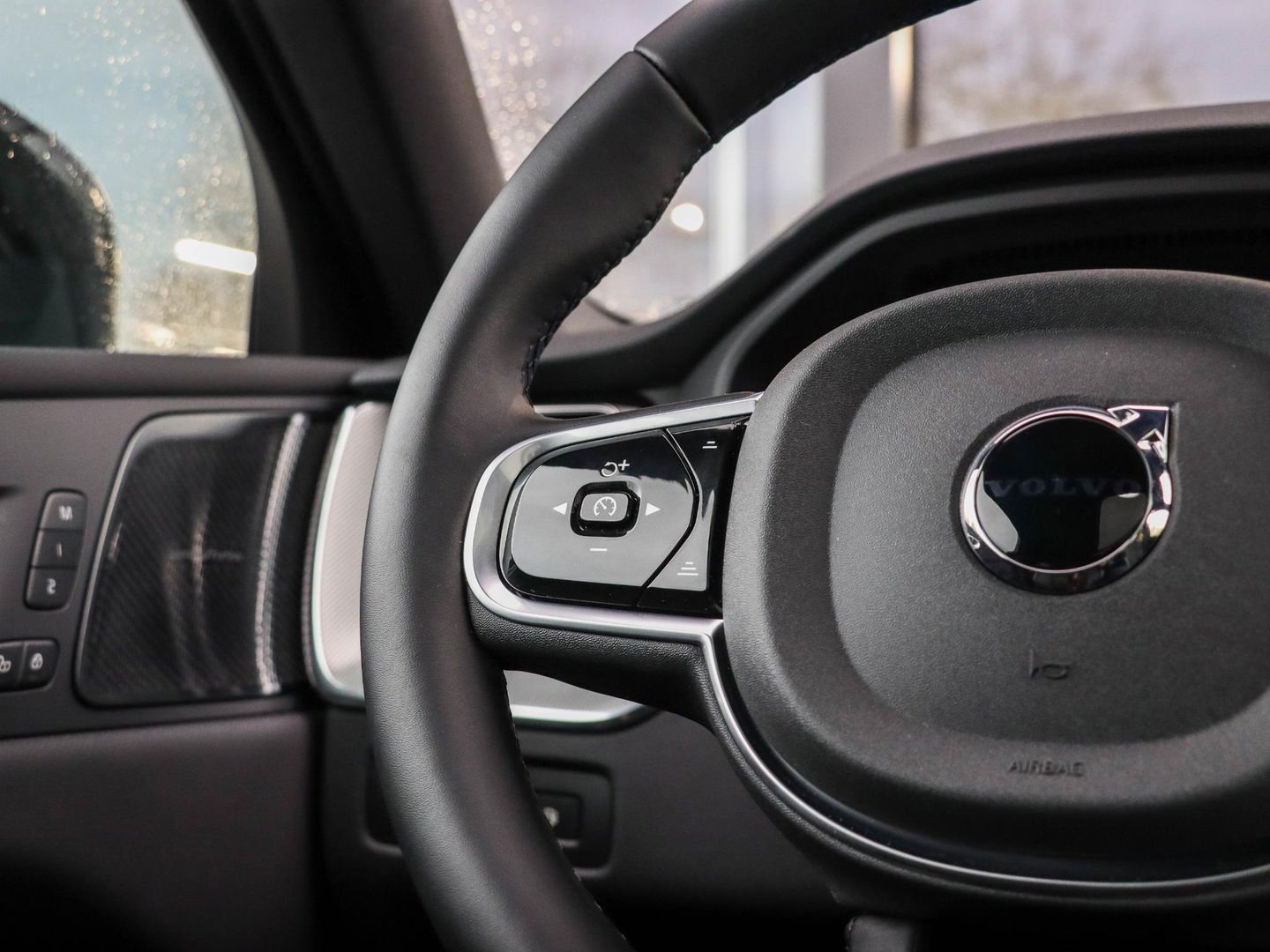 Volvo XC60 T6 Plus Black Edition MY 2026 | Facelift Panodak 360 cam 21 inch