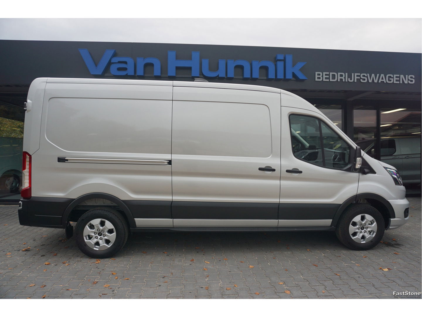 Ford Transit 350L L3H2 Limited AUT-10 RWD 165PK BPM VRIJ 3.5T Trekhaak, Navi, Adap. Cruise, 360° Cam!! NR. A204