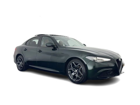 Alfa Romeo Giulia 2.0T Sprint (INCL.BTW) Aut. *PANO | LEATHER-FABRIC | XENON | ADAPTIVE-CRUISE | BLIND-SPOT | SPORTSEATS | CAMERA | NAVI-FULLMAP | DAB+ | SHIFT-PADDLES | PRIVACY-GLASS | ECC | 18"ALU*