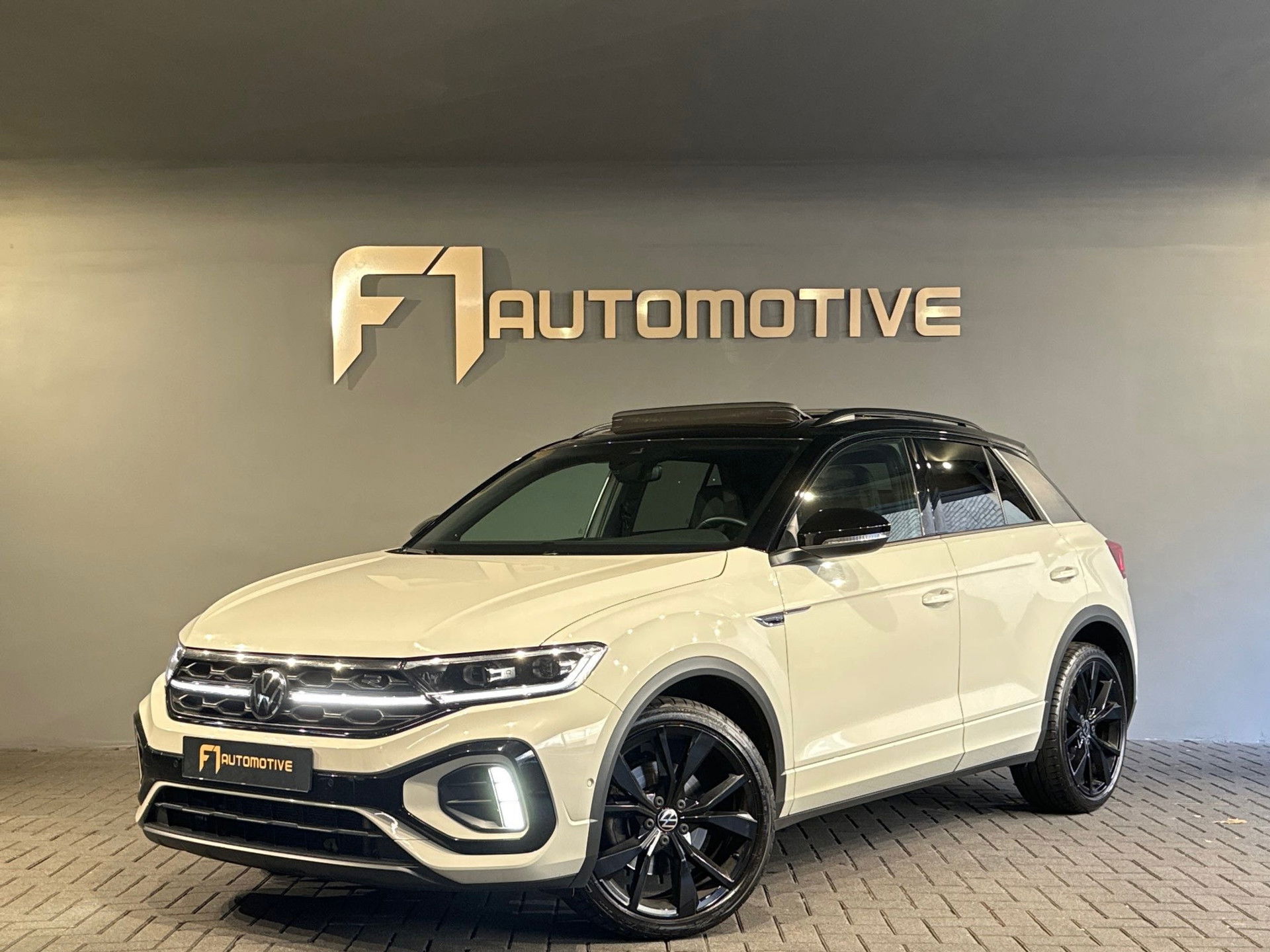 Volkswagen T-Roc 1.5 TSI R-Line Pano|Beats|Keyl|Camera|Dodeh