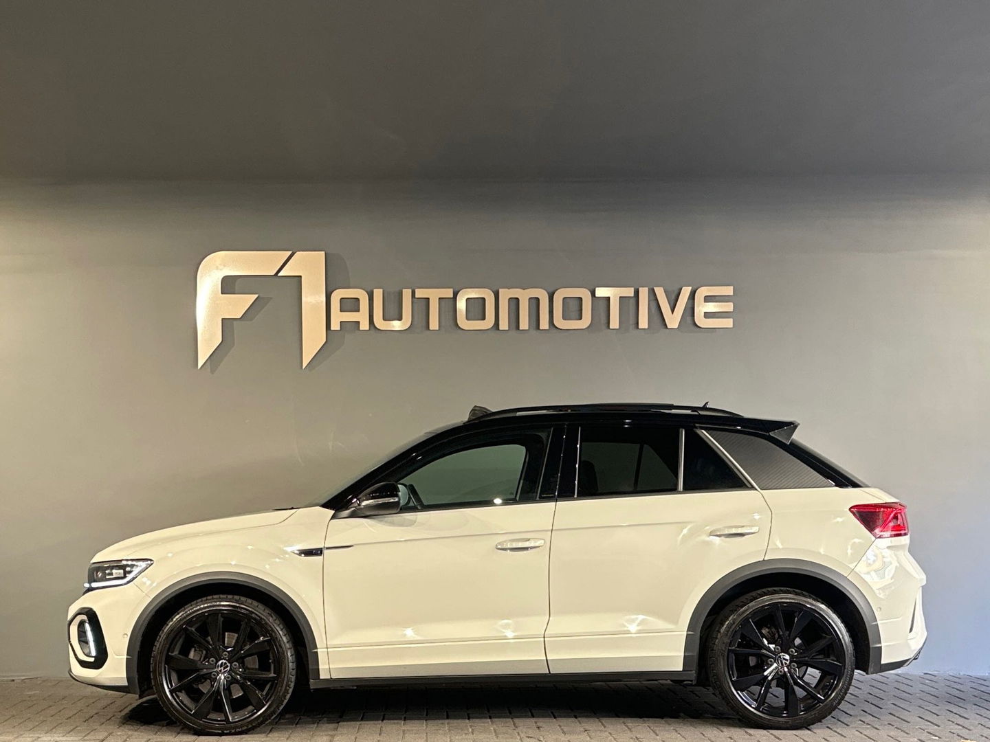 Volkswagen T-Roc 1.5 TSI R-Line Pano|Beats|Keyl|Camera|Dodeh