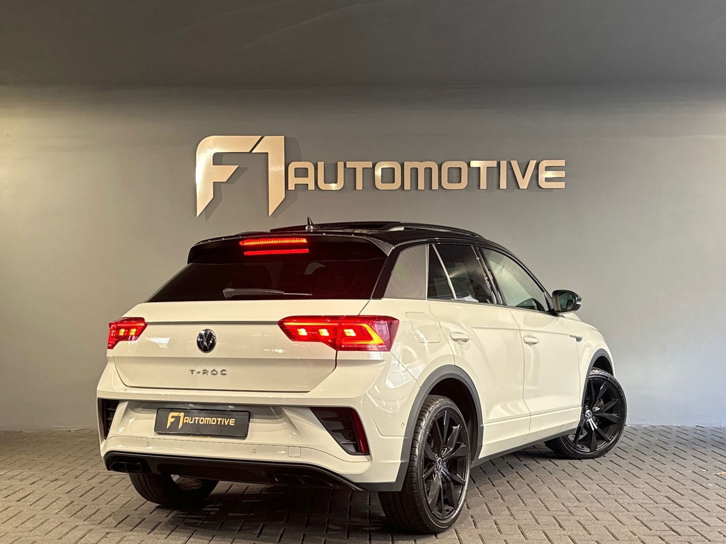 Volkswagen T-Roc 1.5 TSI R-Line Pano|Beats|Keyl|Camera|Dodeh