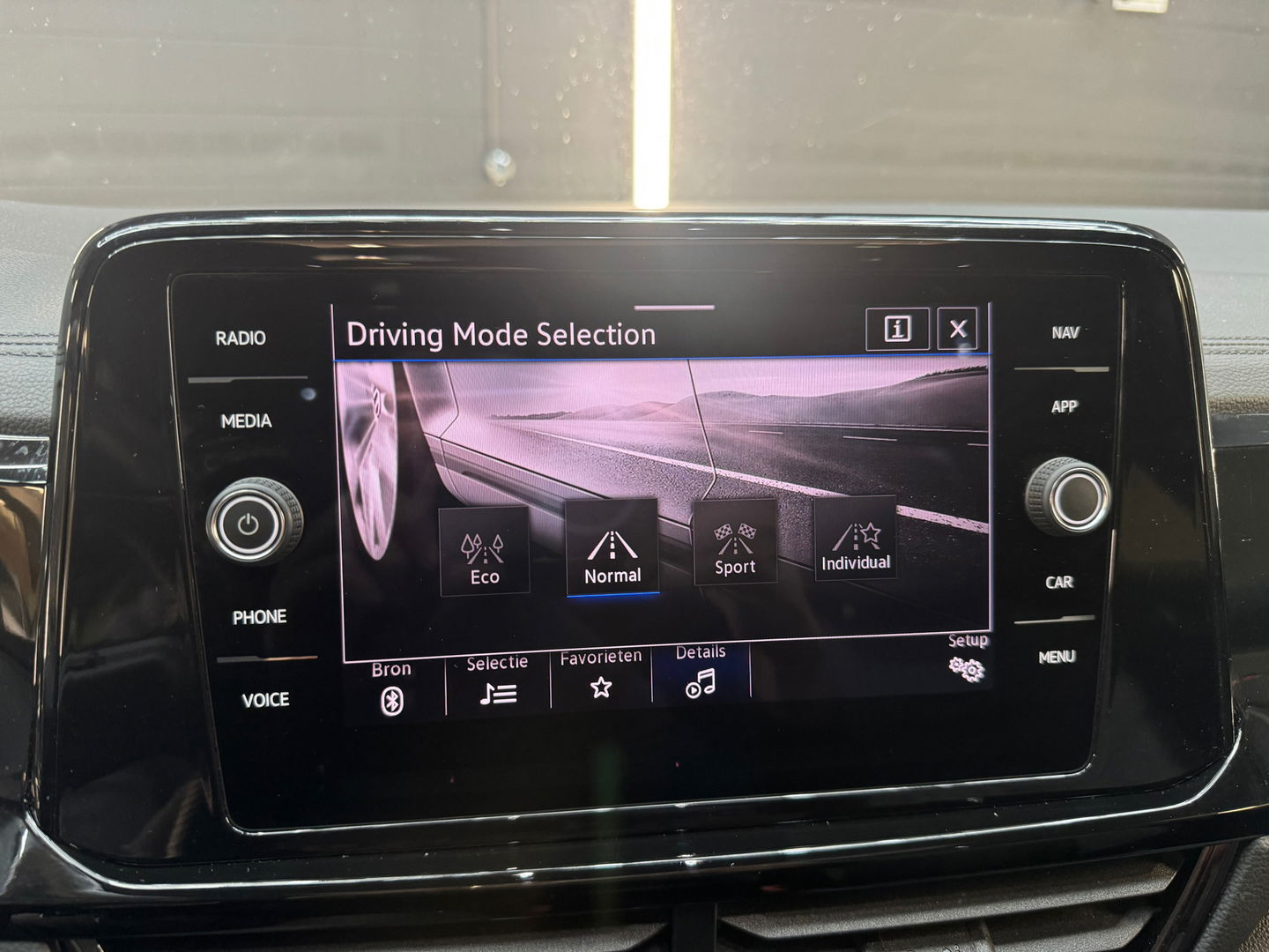 Volkswagen T-Roc 1.5 TSI R-Line Pano|Beats|Keyl|Camera|Dodeh