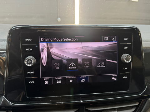 Volkswagen T-Roc 1.5 TSI R-Line Pano|Beats|Keyl|Camera|Dodeh