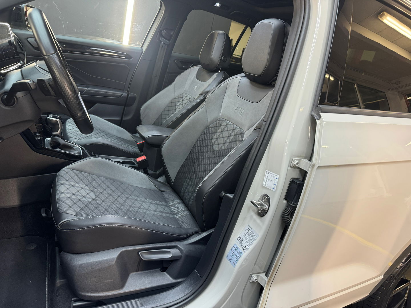 Volkswagen T-Roc 1.5 TSI R-Line Pano|Beats|Keyl|Camera|Dodeh