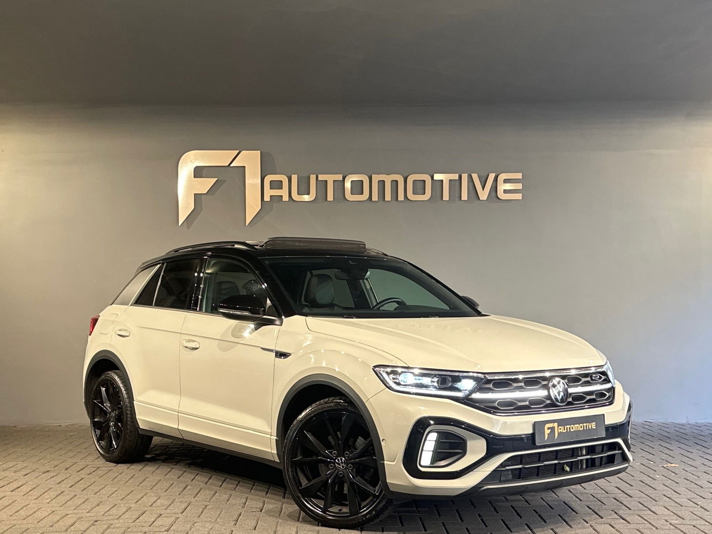 Volkswagen T-Roc 1.5 TSI R-Line Pano|Beats|Keyl|Camera|Dodeh