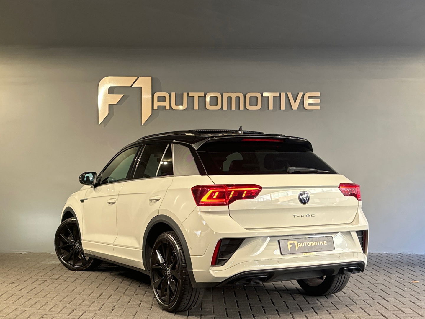 Volkswagen T-Roc 1.5 TSI R-Line Pano|Beats|Keyl|Camera|Dodeh