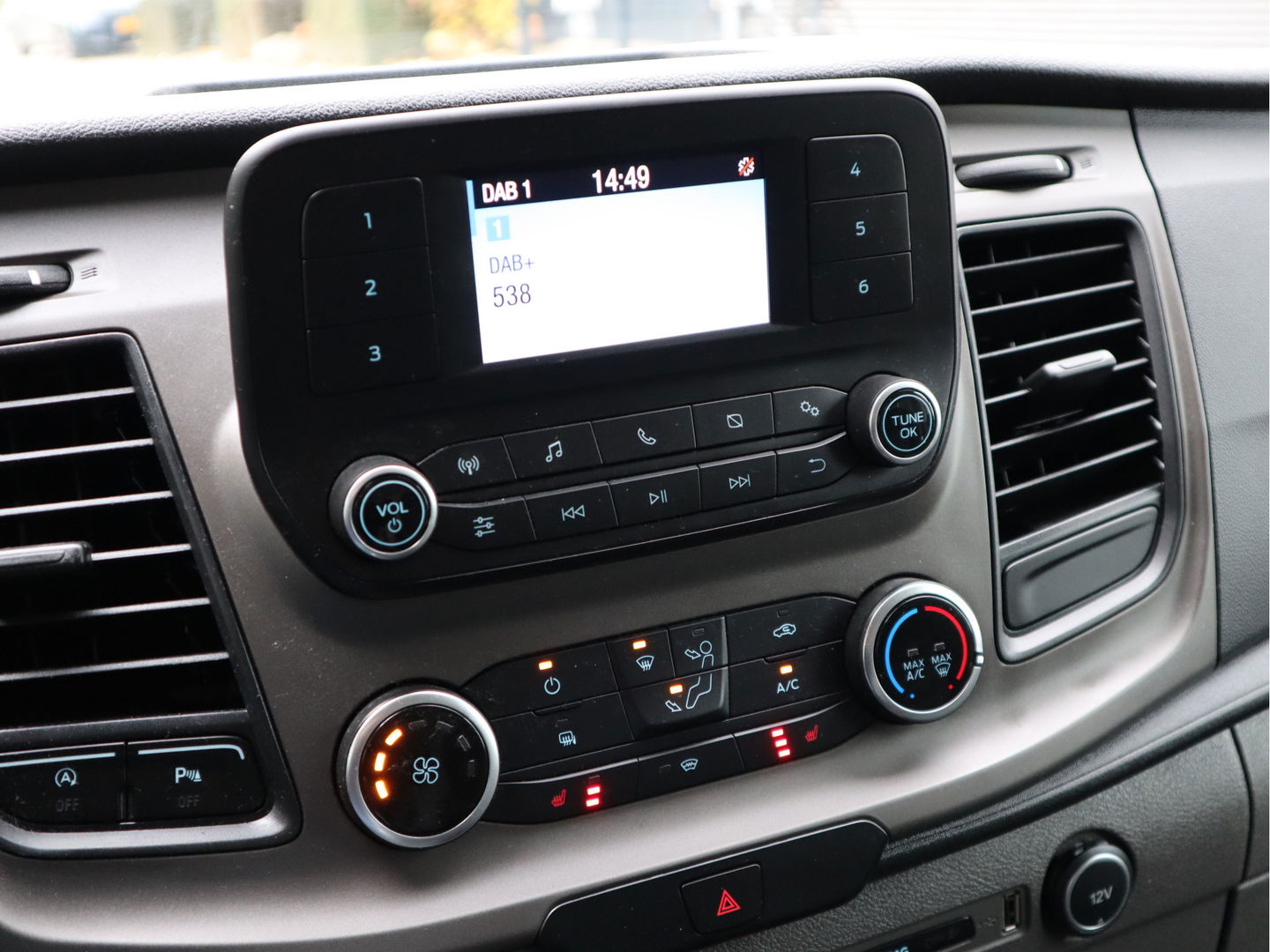 Ford Transit Custom 2.0 TDCI 105 pk Euro 6 L2H2 Sortimo Inrichting - Omvormer 220V - Trekhaak - Camera