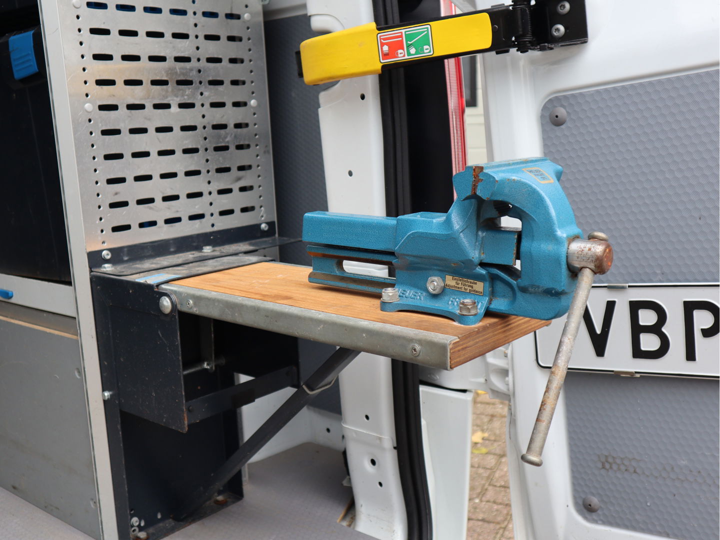 Ford Transit Custom 2.0 TDCI 105 pk Euro 6 L2H2 Sortimo Inrichting - Omvormer 220V - Trekhaak - Camera