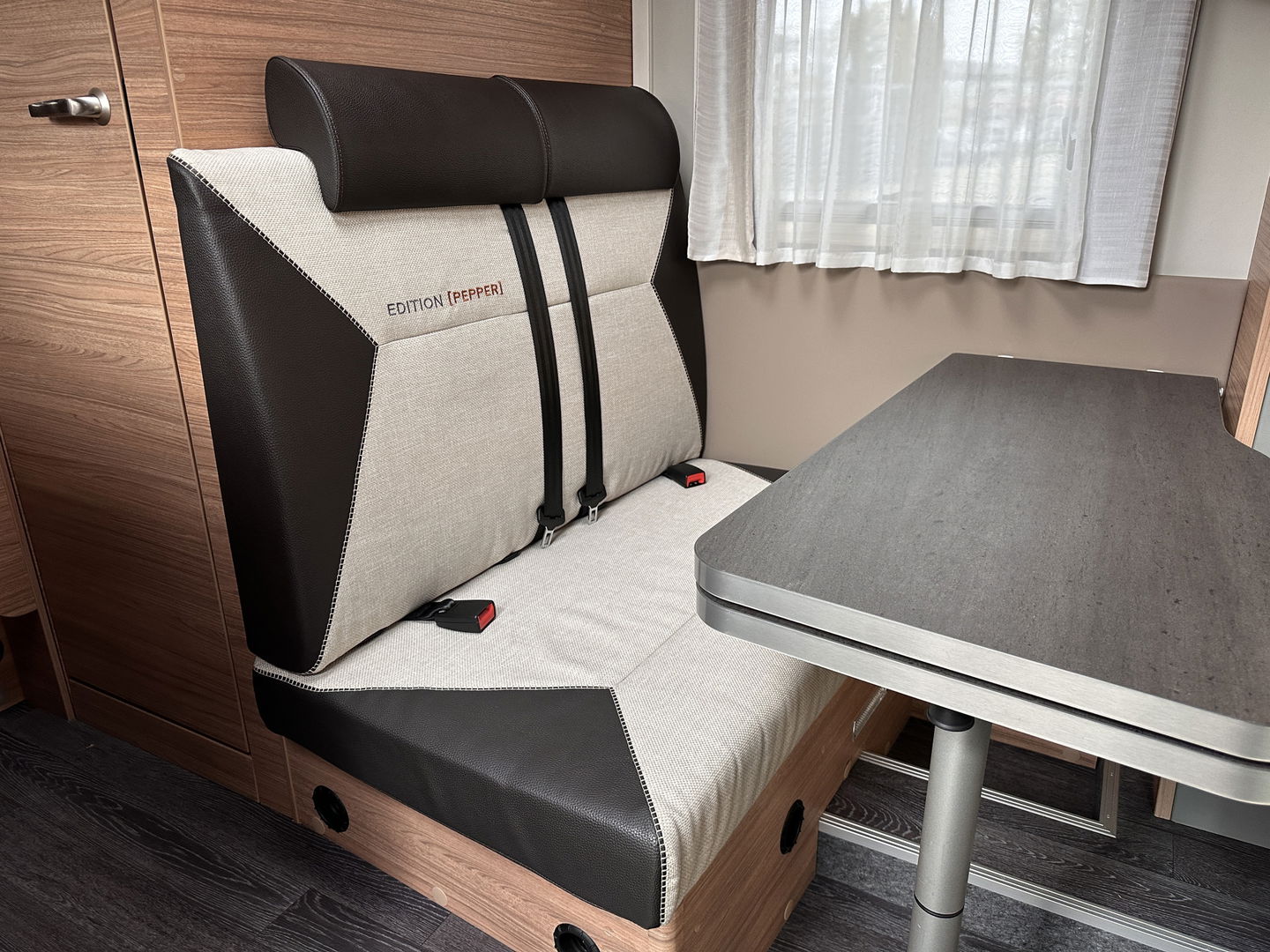 Weinsberg X-CURSION 500 MQ Edition | Hefbed | Stoelverwarming | TV-Satelliet | Thule Cassetteluifel | Achteruitrijcamera | Apple Carplay | Android Auto