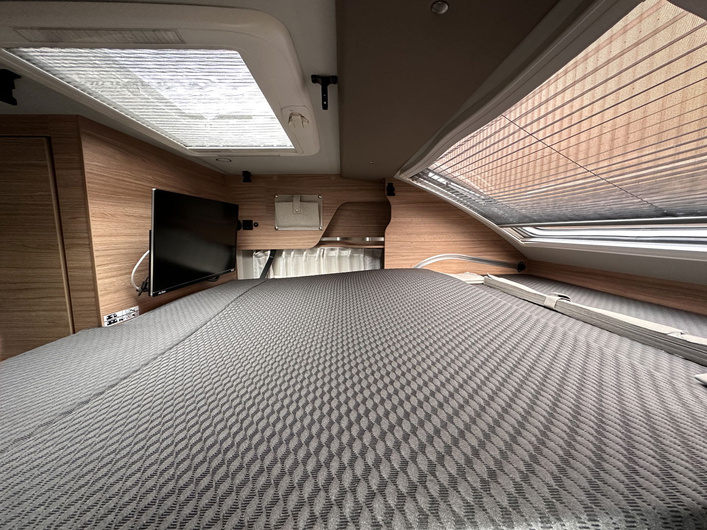 Weinsberg X-CURSION 500 MQ Edition | Hefbed | Stoelverwarming | TV-Satelliet | Thule Cassetteluifel | Achteruitrijcamera | Apple Carplay | Android Auto