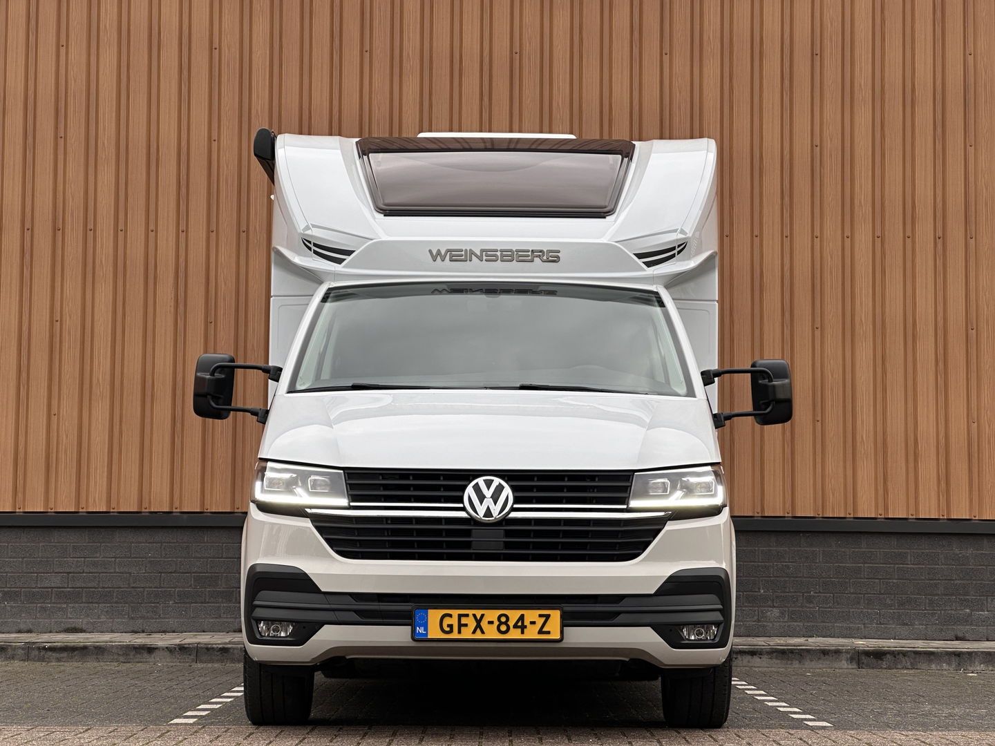 Weinsberg X-CURSION 500 MQ Edition | Hefbed | Stoelverwarming | TV-Satelliet | Thule Cassetteluifel | Achteruitrijcamera | Apple Carplay | Android Auto