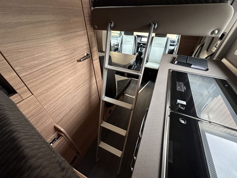 Weinsberg X-CURSION 500 MQ Edition | Hefbed | Stoelverwarming | TV-Satelliet | Thule Cassetteluifel | Achteruitrijcamera | Apple Carplay | Android Auto