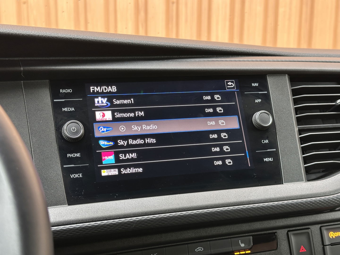 Weinsberg X-CURSION 500 MQ Edition | Hefbed | Stoelverwarming | TV-Satelliet | Thule Cassetteluifel | Achteruitrijcamera | Apple Carplay | Android Auto