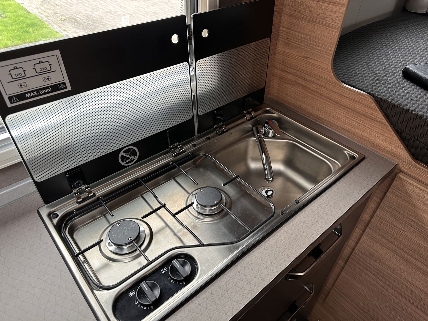 Weinsberg X-CURSION 500 MQ Edition | Hefbed | Stoelverwarming | TV-Satelliet | Thule Cassetteluifel | Achteruitrijcamera | Apple Carplay | Android Auto