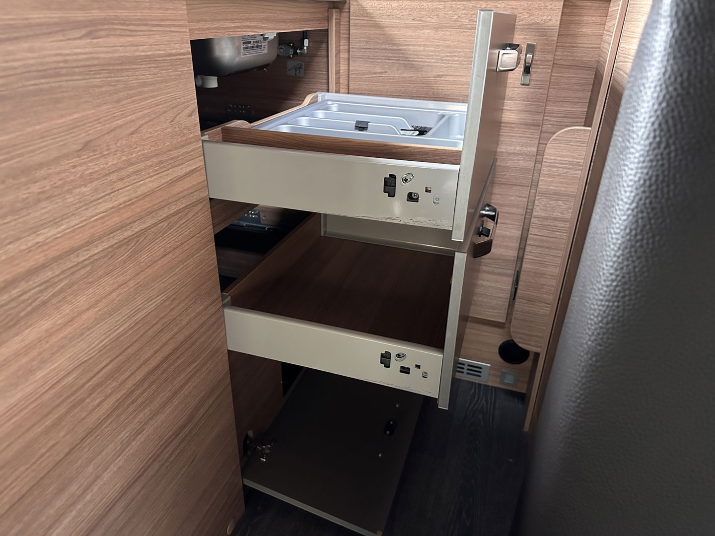 Weinsberg X-CURSION 500 MQ Edition | Hefbed | Stoelverwarming | TV-Satelliet | Thule Cassetteluifel | Achteruitrijcamera | Apple Carplay | Android Auto