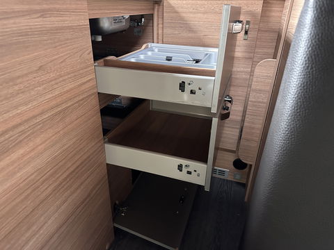 Weinsberg X-CURSION 500 MQ Edition | Hefbed | Stoelverwarming | TV-Satelliet | Thule Cassetteluifel | Achteruitrijcamera | Apple Carplay | Android Auto