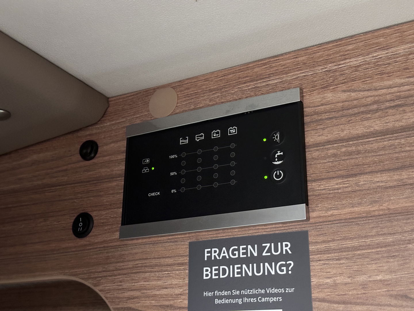 Weinsberg X-CURSION 500 MQ Edition | Hefbed | Stoelverwarming | TV-Satelliet | Thule Cassetteluifel | Achteruitrijcamera | Apple Carplay | Android Auto