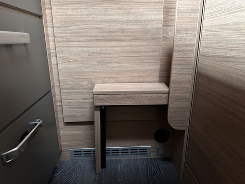 Weinsberg X-CURSION 500 MQ Edition | Hefbed | Stoelverwarming | TV-Satelliet | Thule Cassetteluifel | Achteruitrijcamera | Apple Carplay | Android Auto