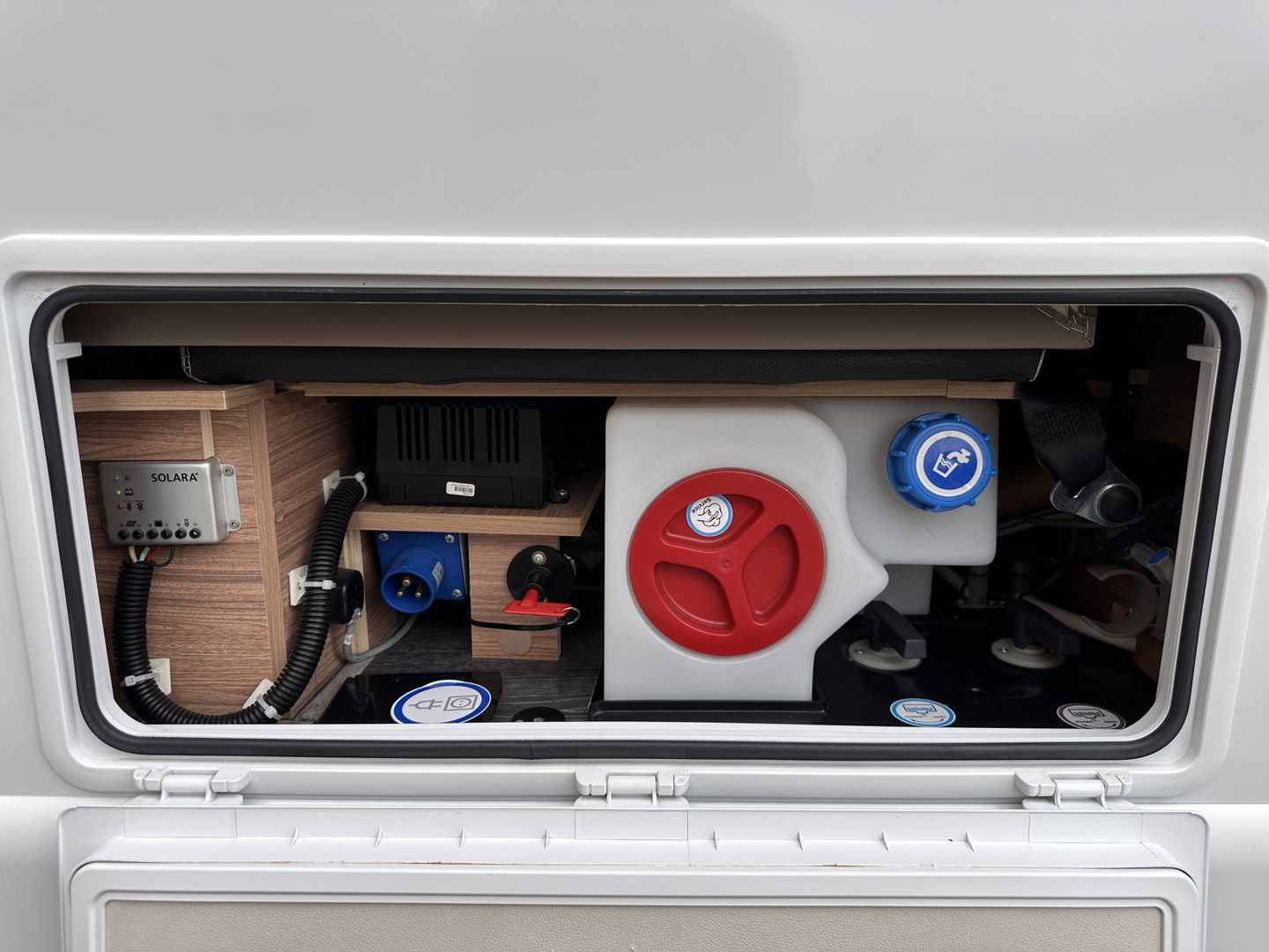 Weinsberg X-CURSION 500 MQ Edition | Hefbed | Stoelverwarming | TV-Satelliet | Thule Cassetteluifel | Achteruitrijcamera | Apple Carplay | Android Auto