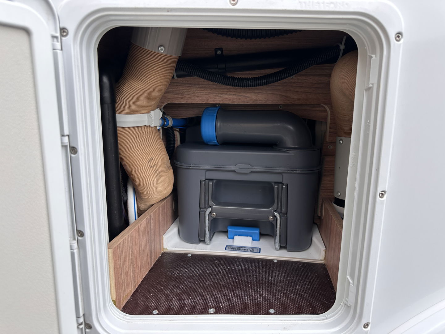 Weinsberg X-CURSION 500 MQ Edition | Hefbed | Stoelverwarming | TV-Satelliet | Thule Cassetteluifel | Achteruitrijcamera | Apple Carplay | Android Auto