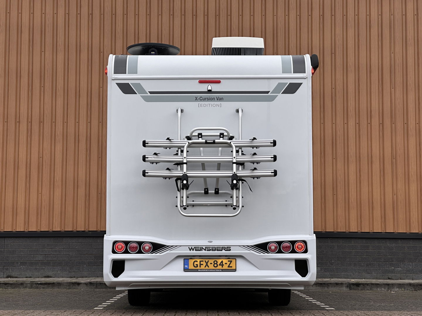 Weinsberg X-CURSION 500 MQ Edition | Hefbed | Stoelverwarming | TV-Satelliet | Thule Cassetteluifel | Achteruitrijcamera | Apple Carplay | Android Auto