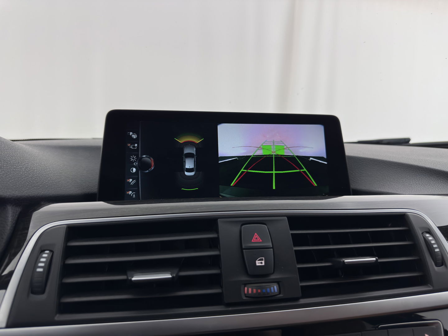 BMW 3-serie 330e High Executive Plug-In Aut. *FULL-LEATHER | FULL-LED | ADAPTIVE-CRUISE | MEMORY-PACK | KEYLESS | HIFI-SOUND | CAMERA | HEATED-SPORTSEATS | DAB+ | NAVI-FULLMAP | PRIVACY-GLASS | SHIFT-PADDLES | 18"ALU*