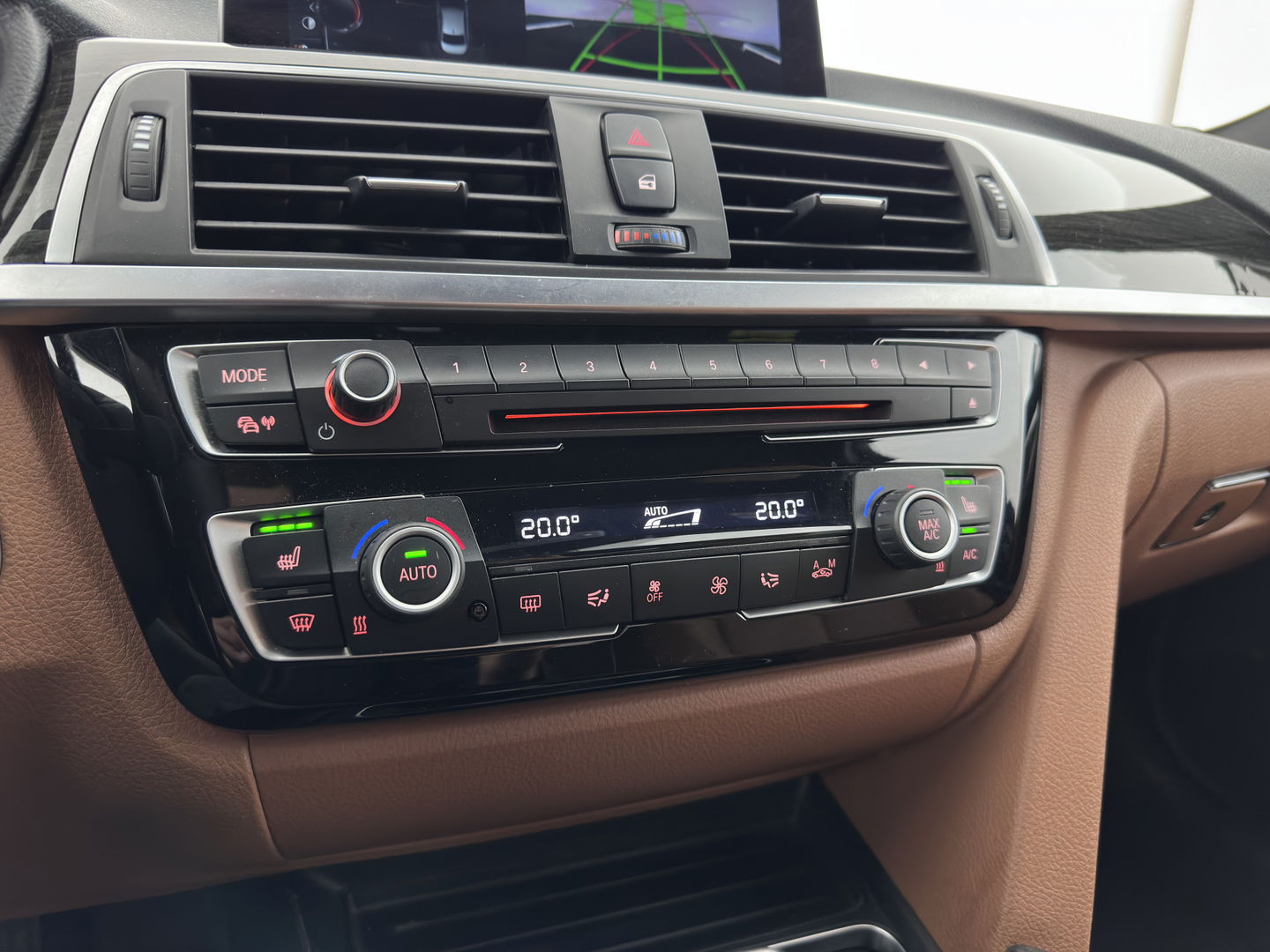 BMW 3-serie 330e High Executive Plug-In Aut. *FULL-LEATHER | FULL-LED | ADAPTIVE-CRUISE | MEMORY-PACK | KEYLESS | HIFI-SOUND | CAMERA | HEATED-SPORTSEATS | DAB+ | NAVI-FULLMAP | PRIVACY-GLASS | SHIFT-PADDLES | 18"ALU*