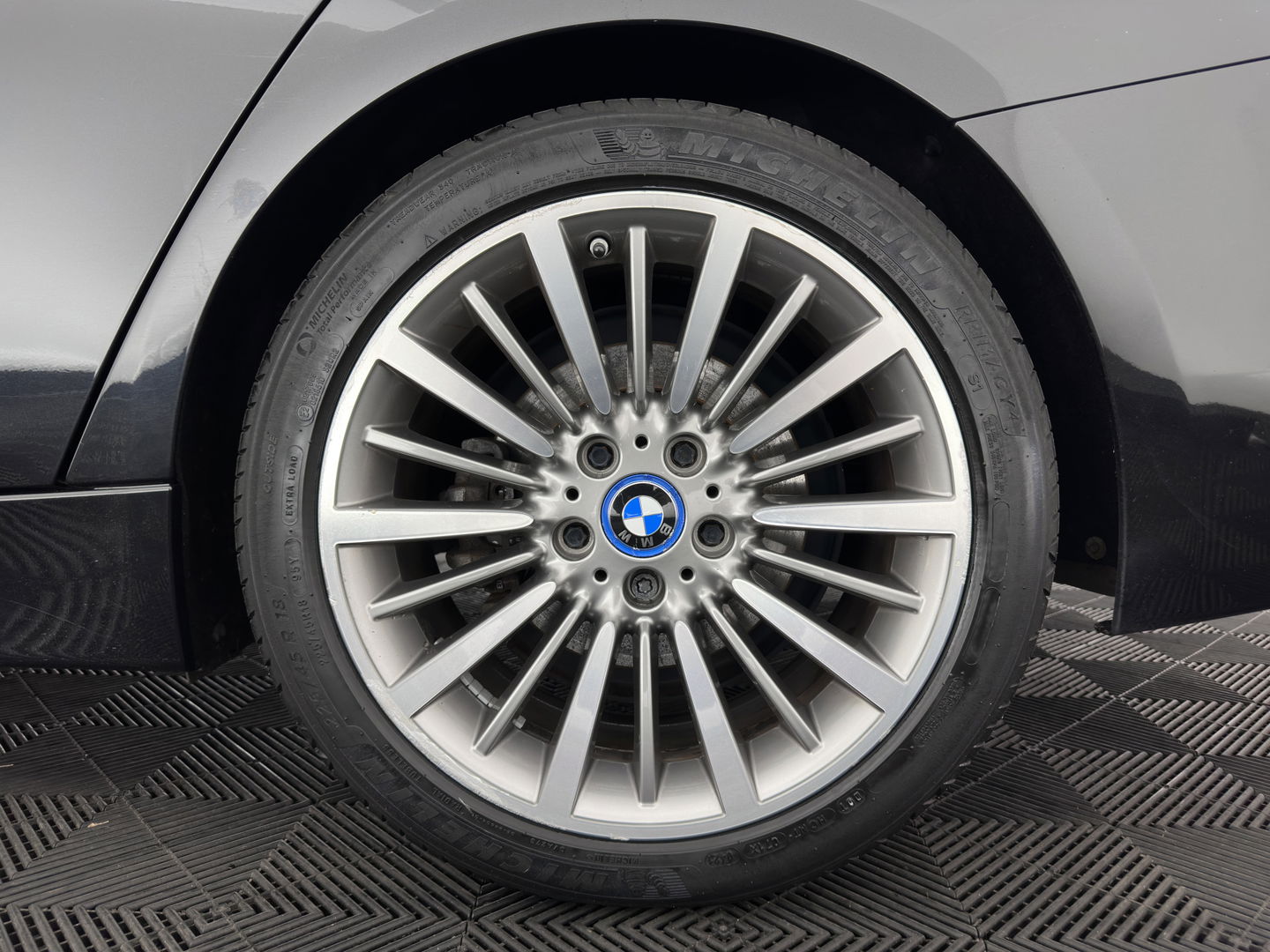 BMW 3-serie 330e High Executive Plug-In Aut. *FULL-LEATHER | FULL-LED | ADAPTIVE-CRUISE | MEMORY-PACK | KEYLESS | HIFI-SOUND | CAMERA | HEATED-SPORTSEATS | DAB+ | NAVI-FULLMAP | PRIVACY-GLASS | SHIFT-PADDLES | 18"ALU*